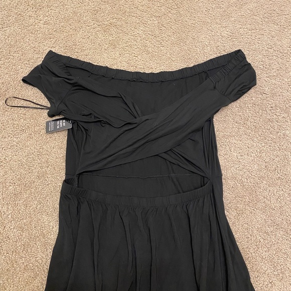 Express off the shoulder open back Black dress - Picture 4 of 6